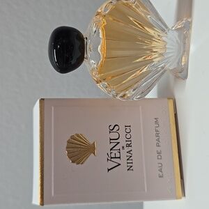 *Free with any makeup / skincare purchase over $75*